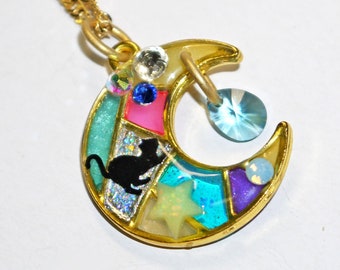 Collier lune, collier en résine, collier pendentif, collier modèle unique, collier japonais, collier kawaii, collier swarovski