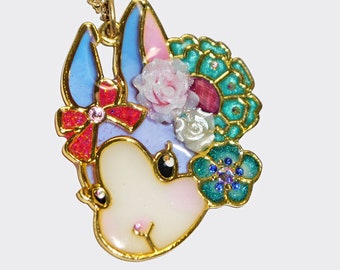 Collier lapin , collier en résine, collier pendentif, collier modèle unique, collier japonais, collier kawaii, collier swarovski