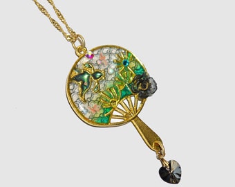 Collier évantail, poisson, collier en résine, collier pendentif, collier modèle unique, collier japonais, collier kawaii, collier swarovski