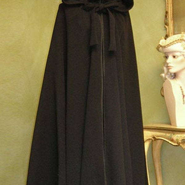 Cape en laine noire pour femme avec capuche - Cape noire, faite main à Venise, Italie - Très chaude M01