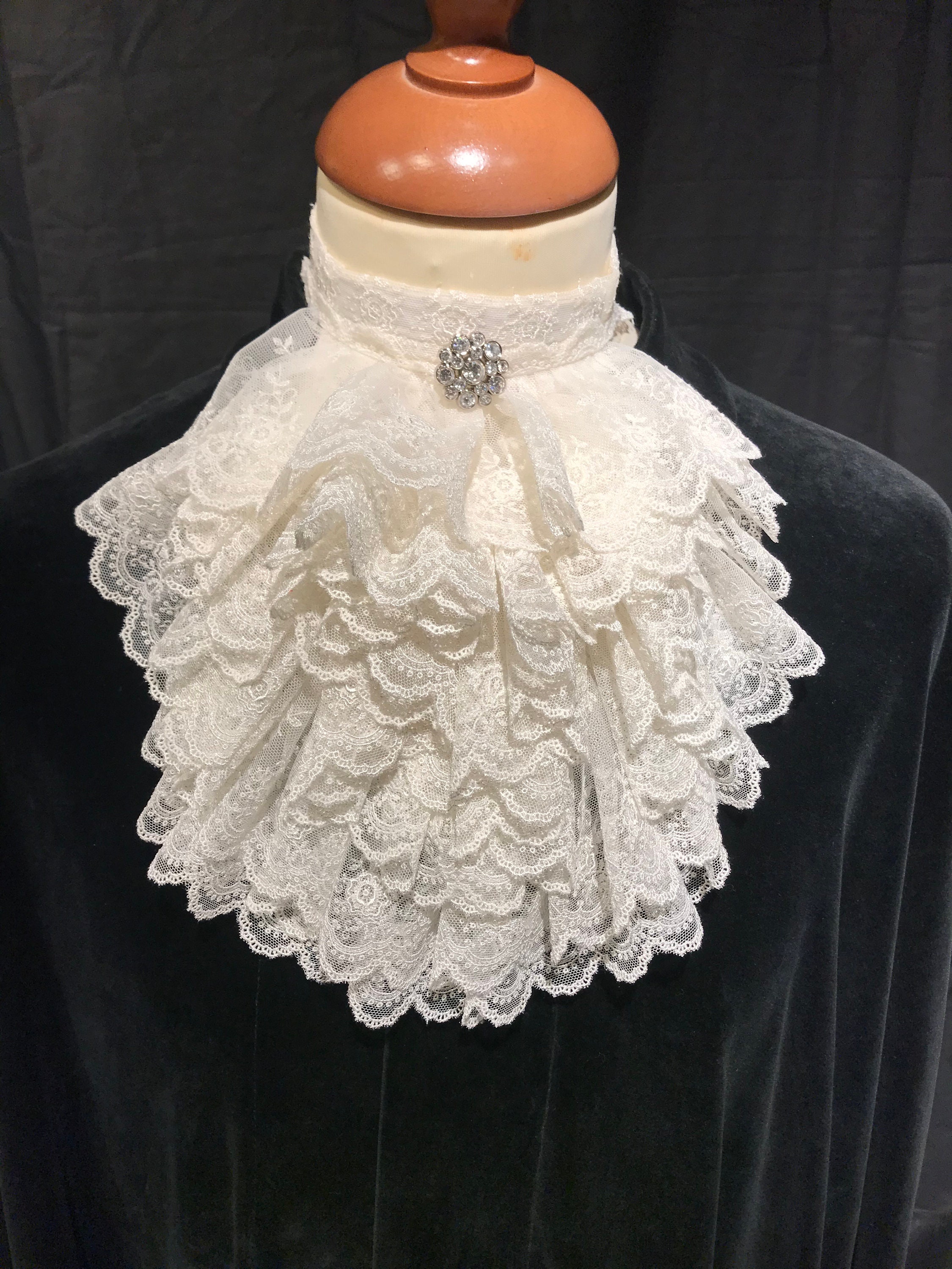 Acquista online Set di Jabot e polsini Bianchi Eco
