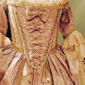 Historical Costume for Women -  Complete Historical Costume from 1700 model
