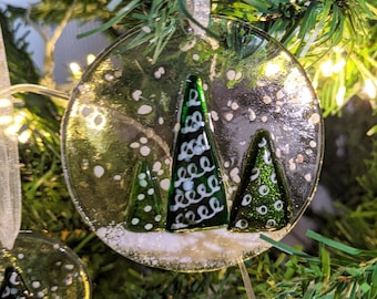 Arte en vidrio fusionado hecho a mano - Adorno para árbol de Navidad en forma de globo terráqueo