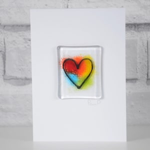 Carte coeur en verre fusionné arc-en-ciel - Vierge à l'intérieur - Anniversaire - Félicitations - Fierté