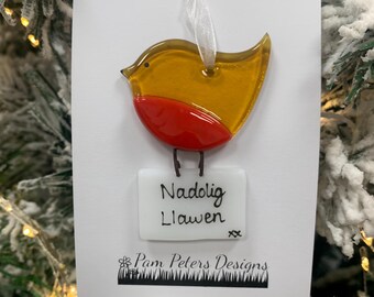 Handmade Fused Glass Robin with Letter - Nadolig Llawen (Merry Christmas)