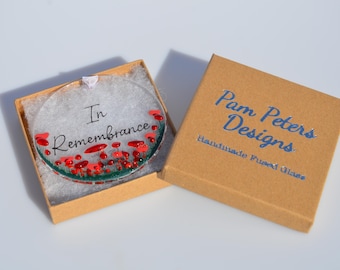 In Remembrance Poppy Hanging Ornament – Handmade Fused Glass Decoration – Memorial Keepsake Gift – Glass Suncatcher for Sympathy