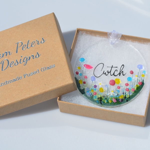 Cwtch (Walisisch für Hug) Wildblumen Suncatcher Hängedekoration aus Glas, ideal für Geburtstagsgeschenk, Geburten, Hochzeiten, Abschlussfeier