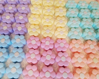 Mini Daisy Bath Bomb Favor | Flower Bath Bomb | Spring Party Favor | Kids Bath Bomb | Easter Basket Stuffer
