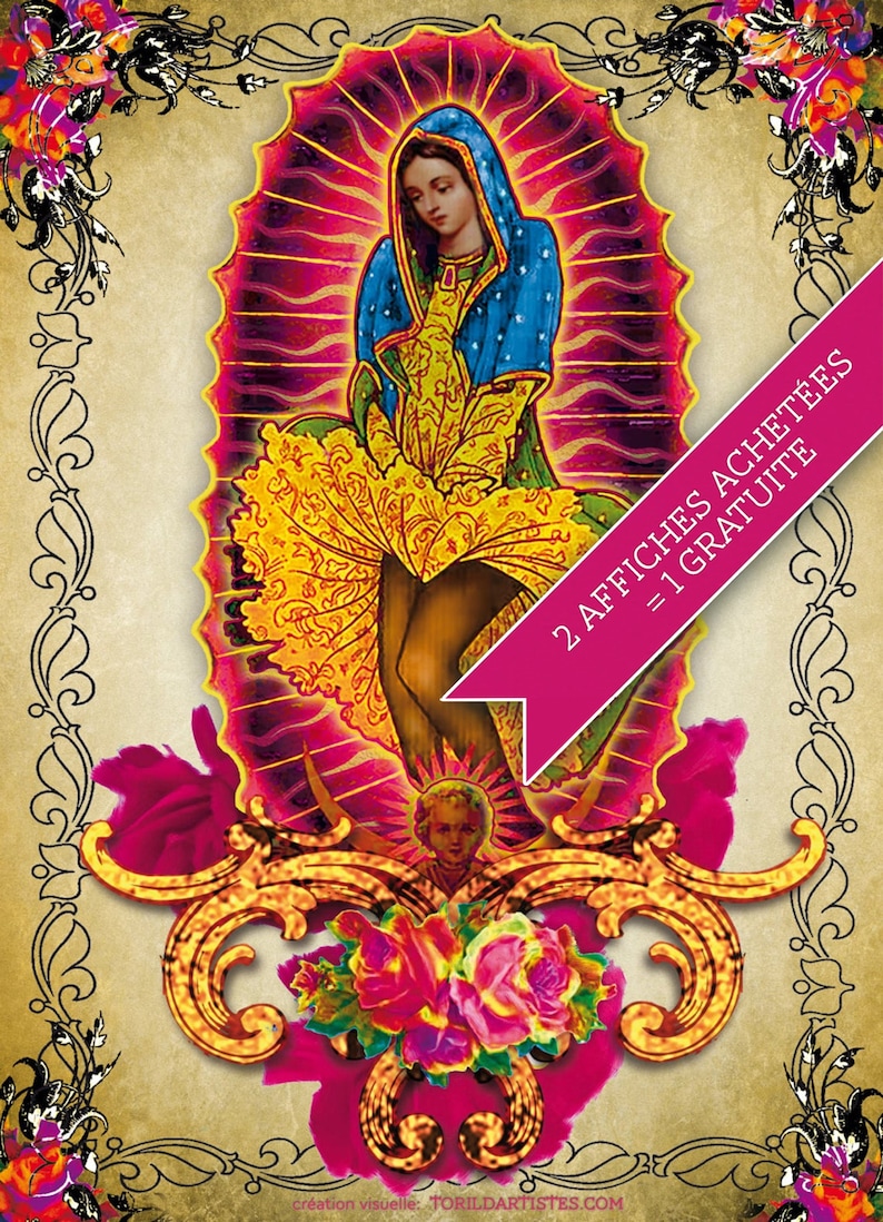Puede incluir: Una ilustraci&oacute;n colorida de la Virgen Mar&iacute;a con un vestido amarillo y dorado, una capa azul y una corona de flores. La imagen est&aacute; rodeada por un marco dorado con detalles florales. El texto "2 AFFICHES ACHET&Eacute;ES = 1 GRATUITE" est&aacute; escrito en rosa sobre una cinta blanca.