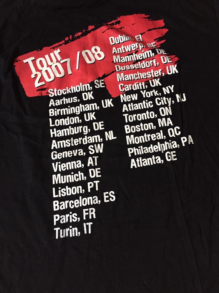 Discover Vintage 00 The Police band world tour T-Shirt