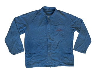 Vintage jaren '70 heren Franse arbeiders karwei middenblauw noodlijdende katoenen boor gesanforiseerde knoopjas maat L