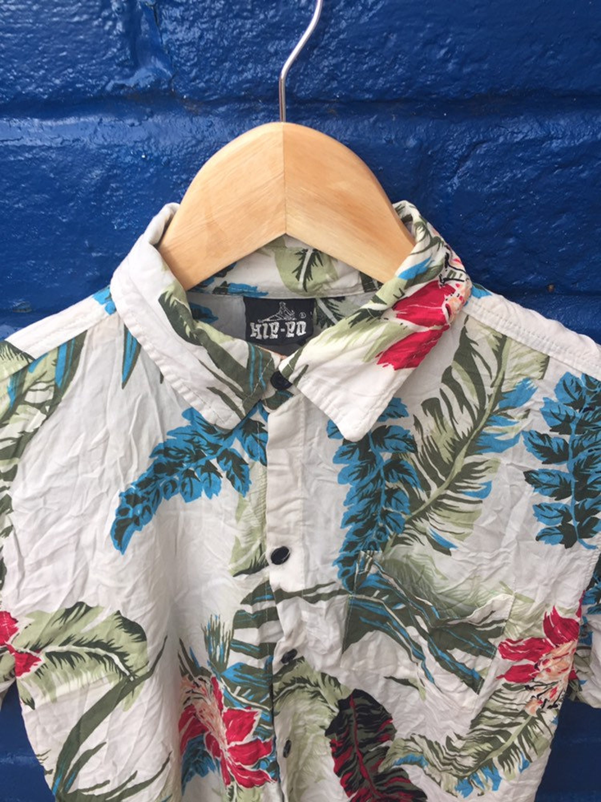 Discover Vintage 90s floral palm leaf hibiscus botanical white green hawaiian party beach shirt unisex size small