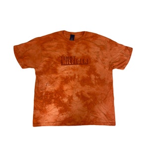 Vintage Tommy Hilfiger 90s Grunge/Rave Orange Tie-Dye T-Shirt spellout size large