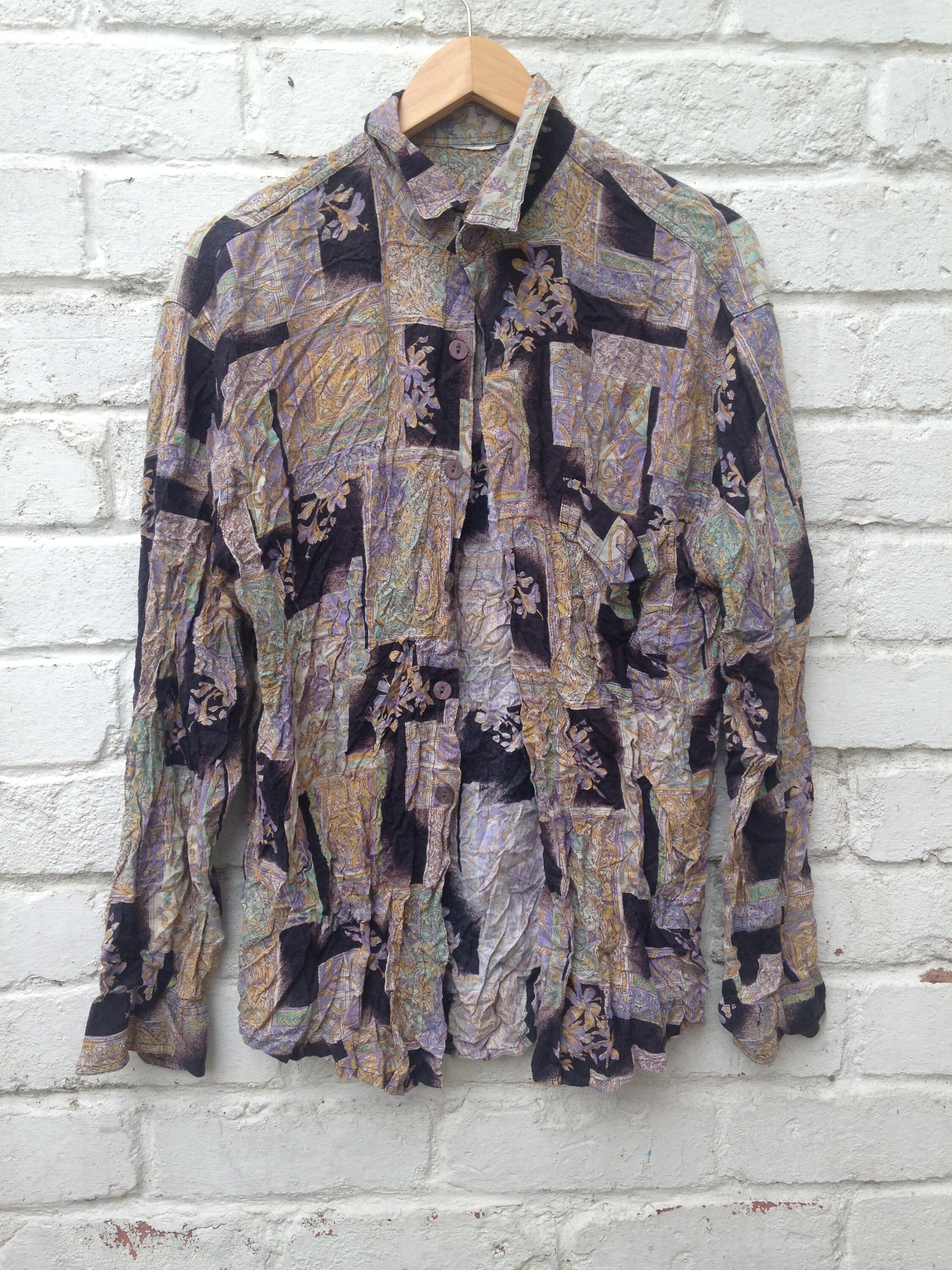 Image of Mens Vintage 90S Wavy Ugly Crazy Abstract Pattern Festival Shirt. M/L
