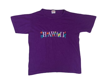 Vintage 90s purple embroidered spell out Hawaii USA souvenir t shirt size small