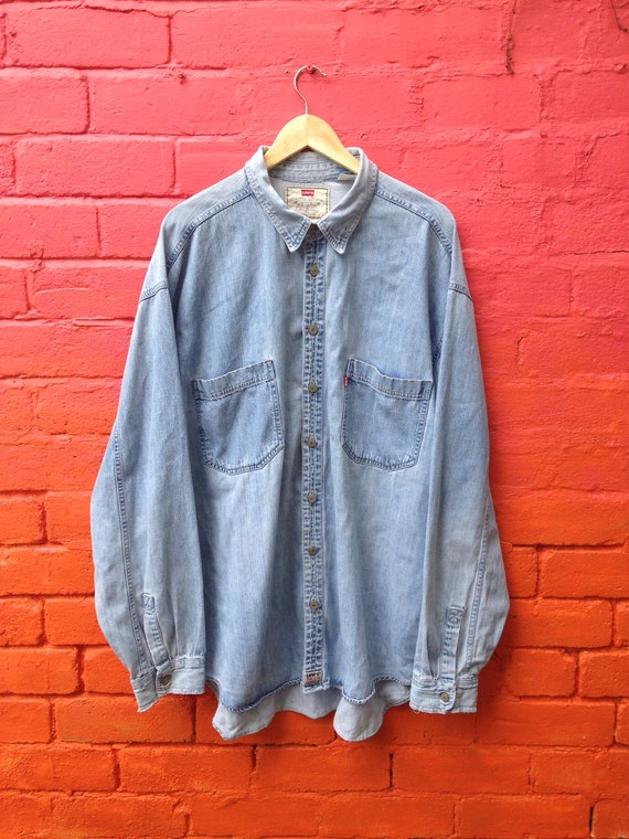 Vintage 90s Levis Red Tab distressed light blue de