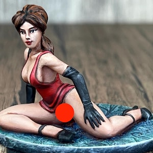 Tabletop Miniature figure feminine - naked figure, naked miniatures, painted figurines