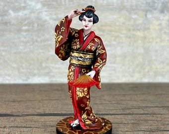 Geisha Figurines Tabletop Miniatures  - Exquisite Plastic Art, Collectible Beauty, and Cultural Elegance
