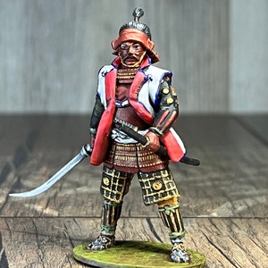 Arte guerrero japonés: figura de resina samurái hecha a mano. Miniatura de mesa. Escultura coleccionable única para la decoración del hogar.