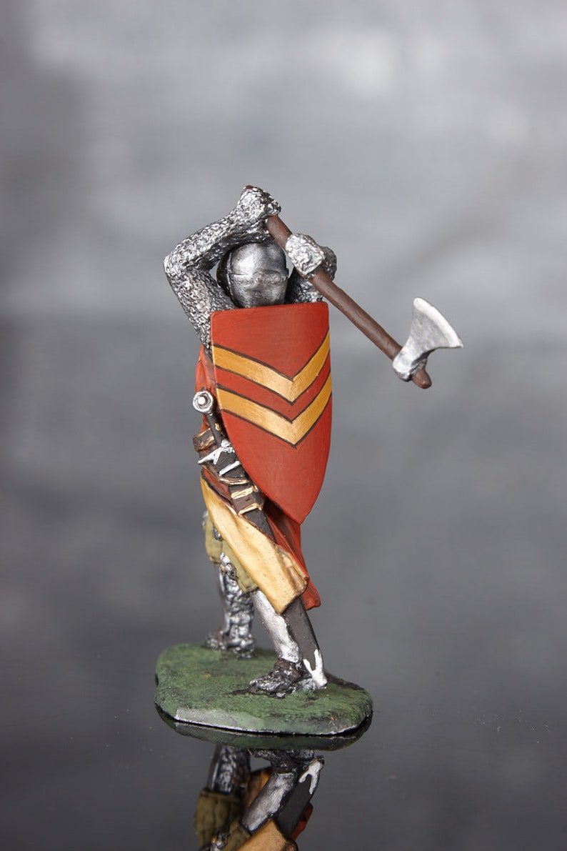 Mittelalterlicher Gnom Ritter Statue - Harz Gartenfigur 12,5cm