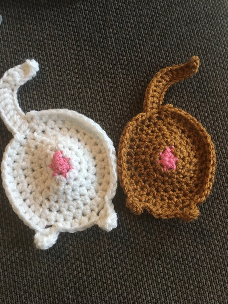 Posavasos de ganchillo con forma de trasero de gato, regalo divertido para amantes de los gatos, posavasos hechos a mano. imagen 9