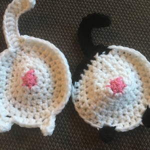 Posavasos de ganchillo con forma de trasero de gato, regalo divertido para amantes de los gatos, posavasos hechos a mano. imagen 7