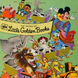 Może przedstawiać: Okładka vintage'owej książki Little Golden Books przedstawiająca kolorowy pociąg z r&oacute;żnymi postaciami z kresk&oacute;wek, w tym Myszka Miki, Kaczor Donald, Bugs Bunny i Wielki Ptak. Pociąg jedzie po torach na zielonym tle. Na banerze widnieje napis "The World of Little Golden Books".