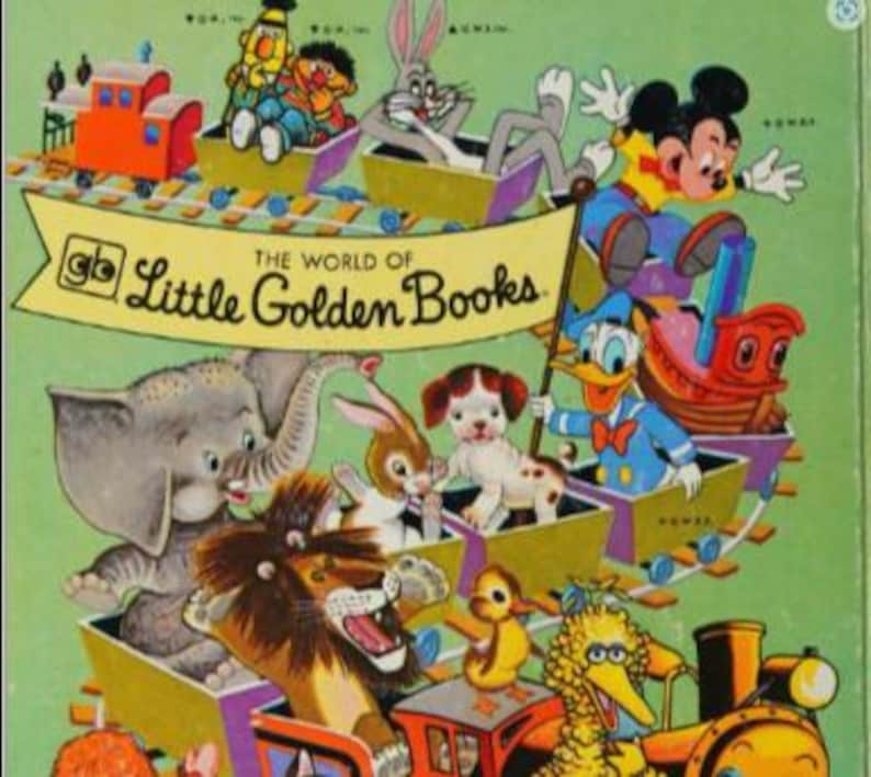Może przedstawiać: Okładka vintage'owej książki Little Golden Books przedstawiająca kolorowy pociąg z r&oacute;żnymi postaciami z kresk&oacute;wek, w tym Myszka Miki, Kaczor Donald, Bugs Bunny i Wielki Ptak. Pociąg jedzie po torach na zielonym tle. Na banerze widnieje napis "The World of Little Golden Books".