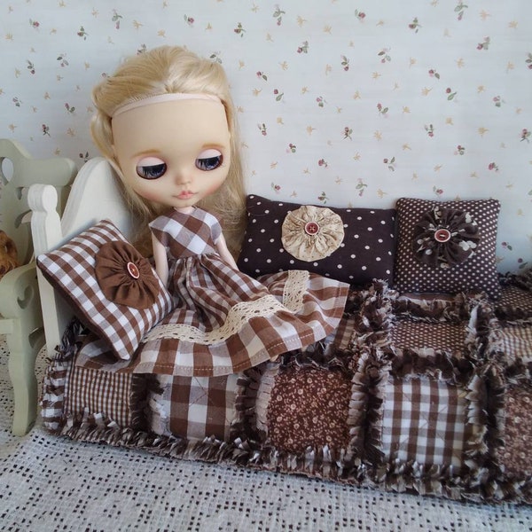 1/6 patchwork bedset, brown ivory cream color, blanket with fringe and 3 pillows set for the Bedset for 12 inch doll Blythe Pullip Playscale