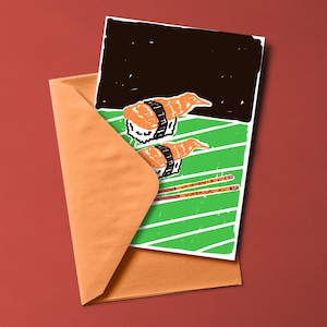 Carte postale SUSHI CREVETTE imprimée en risographie et enveloppe colorée