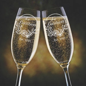 Champagne Glass for the Couple, Personalized Champagne Flutes, Floral Themed Wedding Toasting Flute, Newlywed Keepsake gift