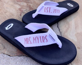 Personalized Bride Flip Flops, Bridesmaid Flip Flops, Bridesmaid Sandals, Cruise Bachelorette Favor, Beach Bachelorette, Beach Honeymoon