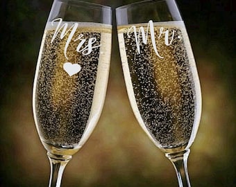 Mr and Mrs Champagne Glasses, Champagne Toasting Flutes, Toasting Glasses, Engagement Gift, Bridal Shower Gift, Wedding Gift, Champagne Set