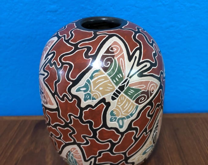 Mata Ortiz Pottery Olla by Brenda Zubia H. (Chihuahua, Mexico)