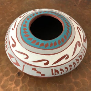 Mata Ortiz Olla by Lazaro Ozuna Silveira (Chihuahua, Mexico)