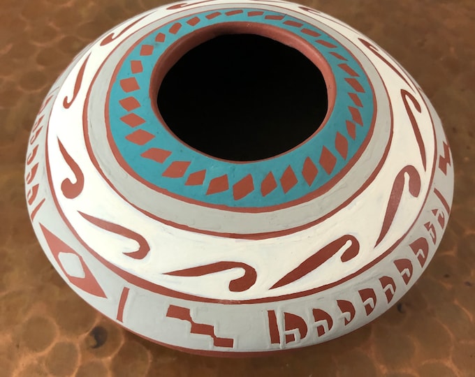 Mata Ortiz Olla by Lazaro Ozuna Silveira (Chihuahua, Mexico)