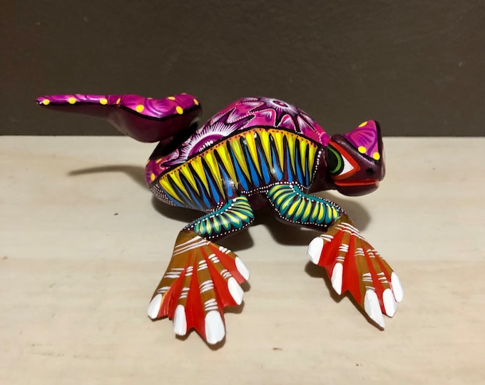 Alebrije Iguana Handcrafted Wood Carving by Zeny Fuentes from Oaxaca, Mexico.