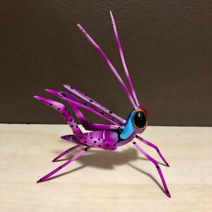 Handcrafted Alebrije Grasshopper: Oaxacan Wood Carving