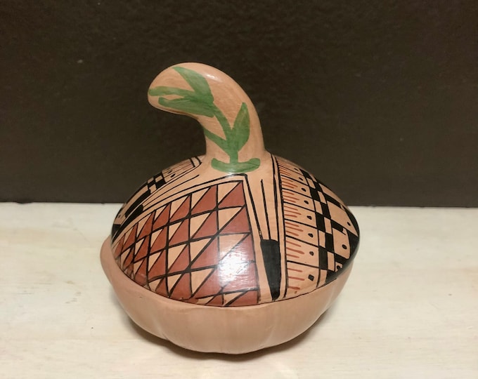 Mata Ortiz Olla with lid by Marta Gonzales (Chihuahua, Mexico)