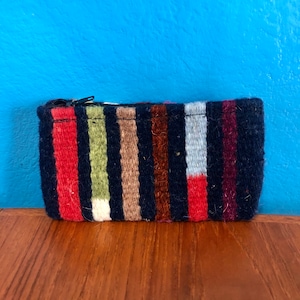 Cartera / monedero de lana merino zapoteca tejida a mano con cierre de aprox. 5 1/2” x 3”
