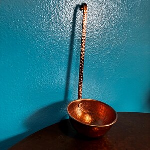 Puur gehamerde koperen pollepel van 8 oz afbeelding 7