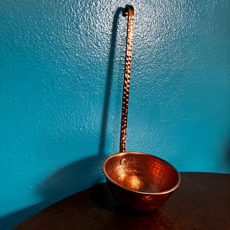 Puur gehamerde koperen pollepel van 8 oz afbeelding 7