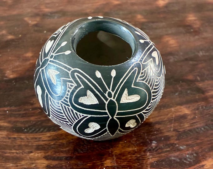 Mata Ortiz Ceramic Olla with Butterflies by Alex Ortega and VIviana Silveira (Chihuahua, Mexico)