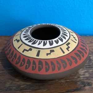 Mata Ortiz Olla by Lazaro Ozuna Silveira (Chihuahua, Mexico)