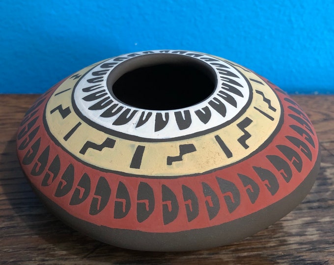 Mata Ortiz Olla by Lazaro Ozuna Silveira (Chihuahua, Mexico)