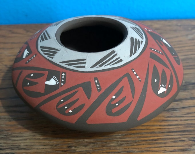 Mata Ortiz Olla by Lazaro Ozuna Silveira (Chihuahua, Mexico)