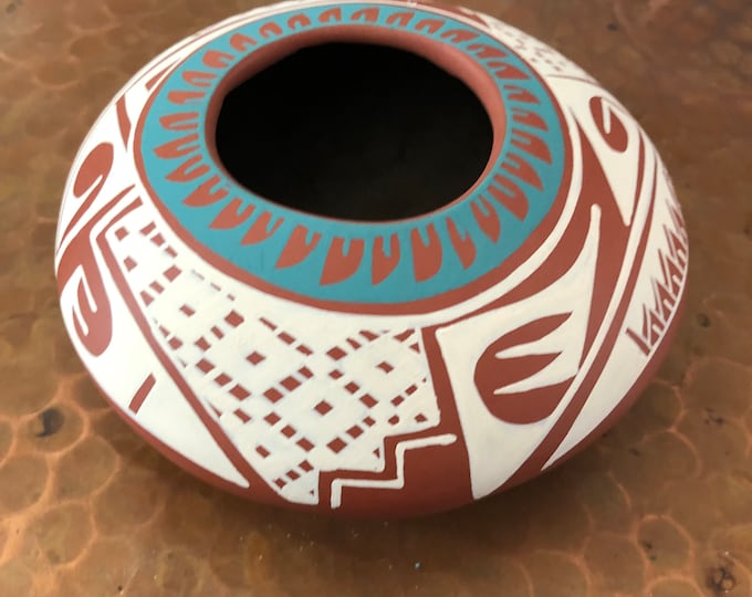 Mata Ortiz Olla by Lazaro Ozuna Silveira (Chihuahua, Mexico)