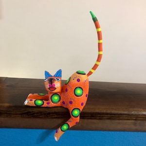 Alebrije Cat Handcrafted Wood Carving by Zeny Fuentes & Reyna Piña from Oaxaca, Mexico.