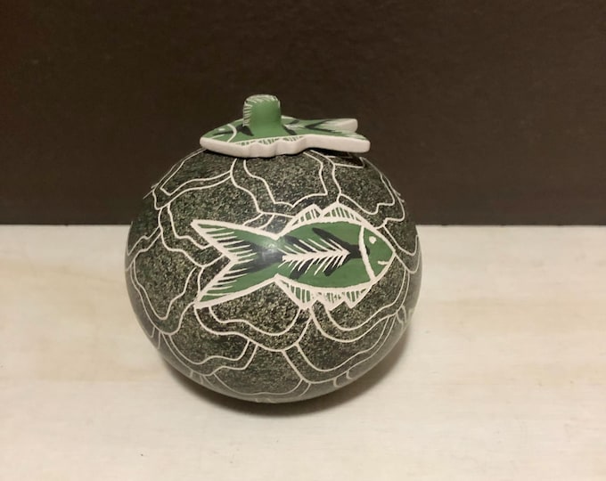 Mata Ortiz Ceramic Olla with Fish Shaped Lid by Gabriela Corona (Chihuahua, Mexico)