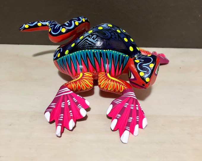 Alebrije Iguana Handcrafted Wood Carving by Zeny Fuentes from Oaxaca, Mexico.
